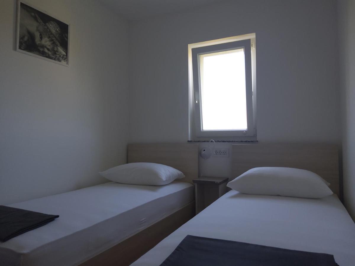 Apartment Rea Cres